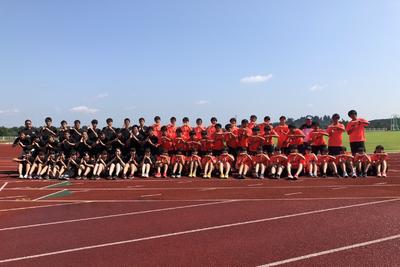 オレンジシャツが多賀城高　黒シャツは仙台向山高